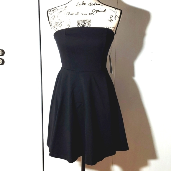 Lulu's- Black strapless Fit & Flare Mini dress Party Edgy Neutral Size XS - Picture 1 of 5